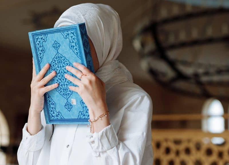 Online Female Quran Teacher 1