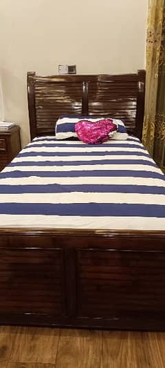 SHEESHAM WOOD BED & SIDE TABLE 0
