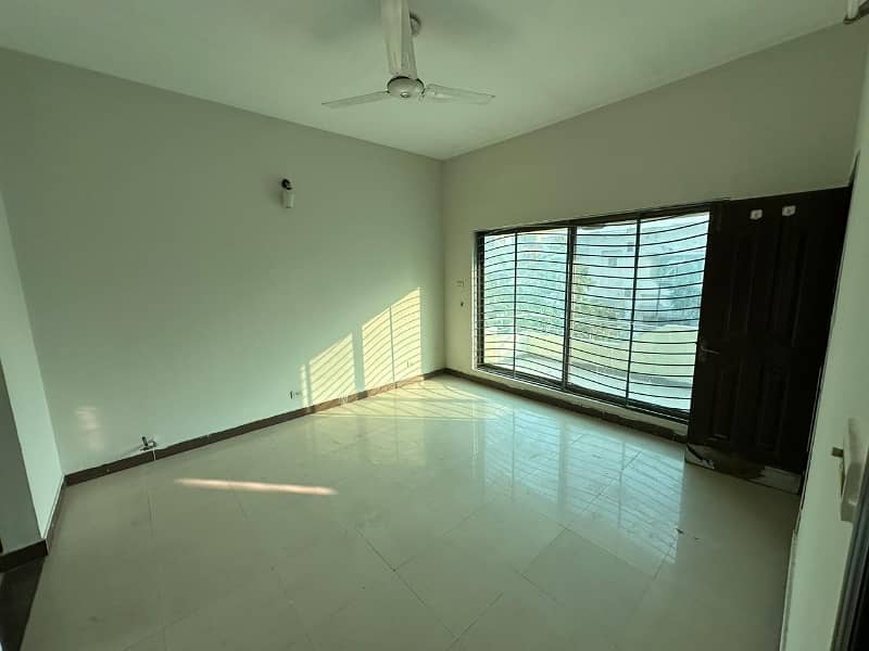 10 Marla Used House For Rent 13