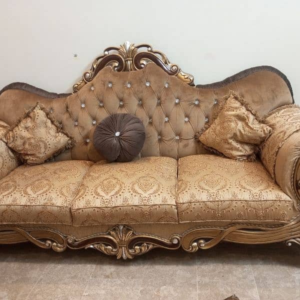 5 seater sofe with cousion 1 month used 8