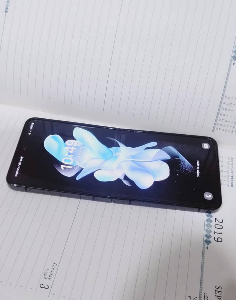Samsung Galaxy Z Flip 4 1
