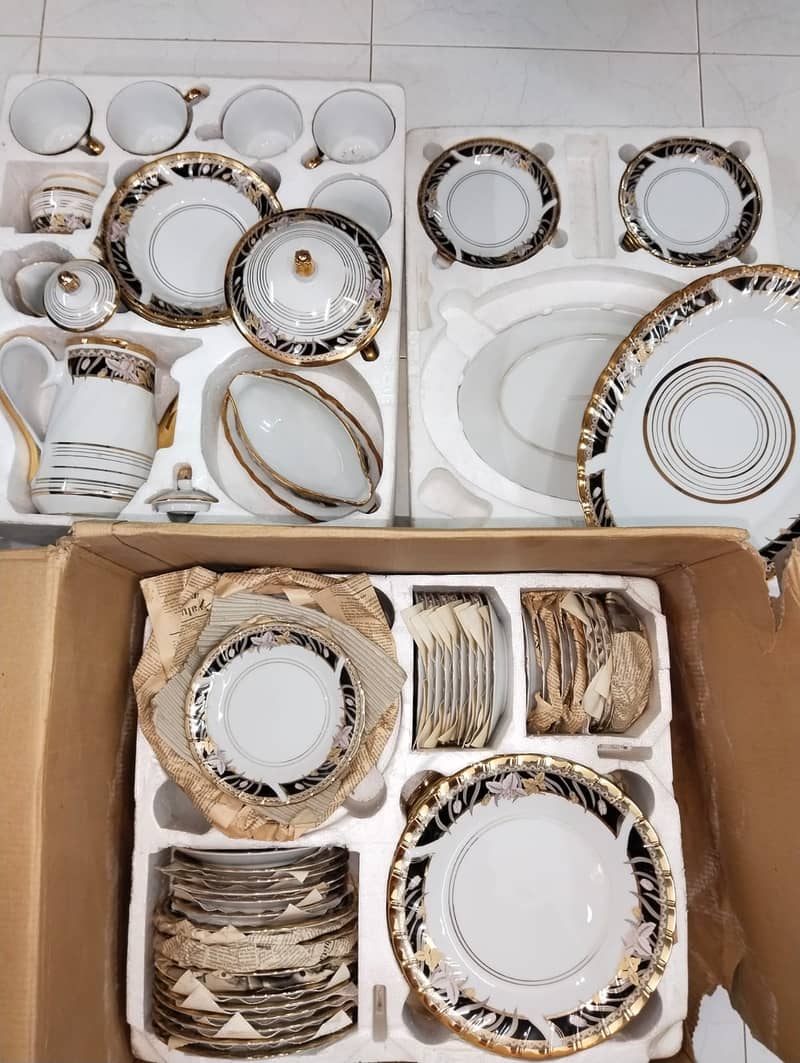 97 Pieces Dinner Set Gold Platted 7