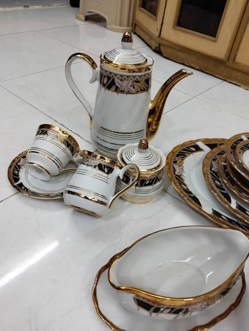 97 Pieces Dinner Set Gold Platted 9