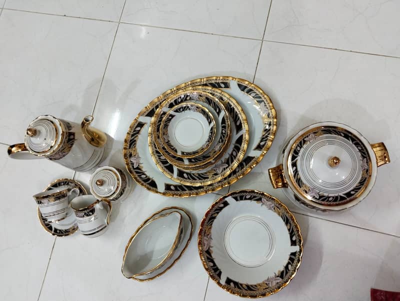 97 Pieces Dinner Set Gold Platted 10