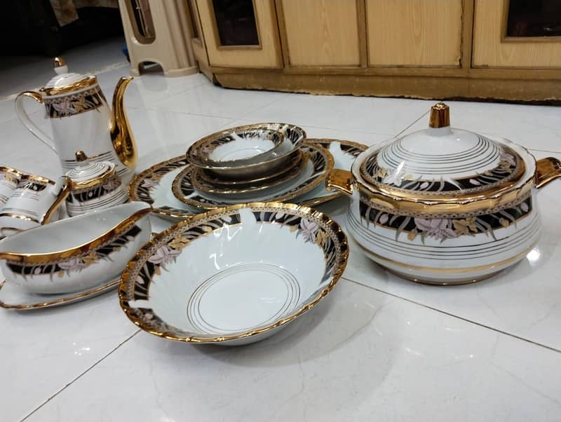 97 Pieces Dinner Set Gold Platted 15