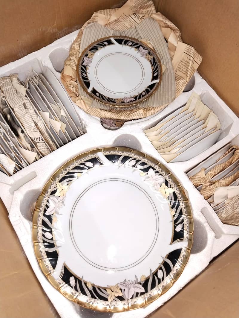 97 Pieces Dinner Set Gold Platted 16