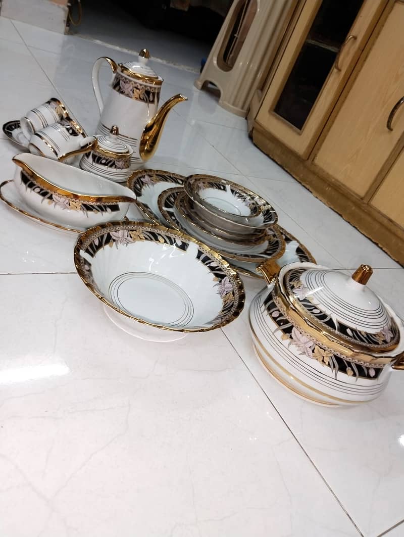 97 Pieces Dinner Set Gold Platted 18