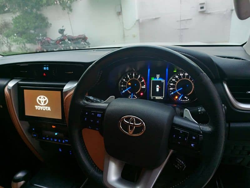 Toyota Fortuner V 4x4 2