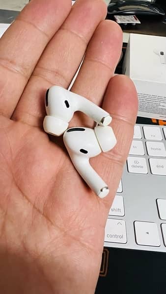 Apple Airpods Pro with Magsafe 1