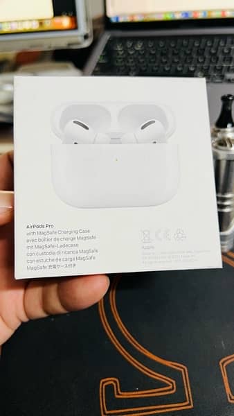 Apple Airpods Pro with Magsafe 4