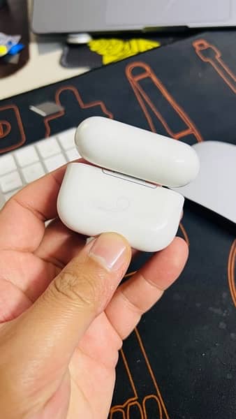 Apple Airpods Pro with Magsafe 6