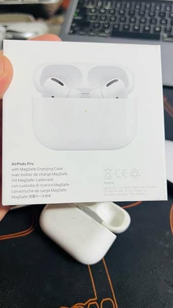 Apple Airpods Pro with Magsafe 9