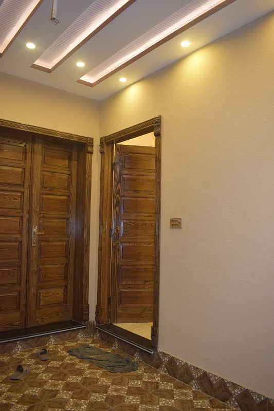 5 MARLA BRAND NEW HOUSE AVAILABLE FOR RENT IN JOHAR TOWN 1ST ENTRY 2