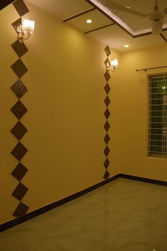 5 MARLA BRAND NEW HOUSE AVAILABLE FOR RENT IN JOHAR TOWN 1ST ENTRY 5