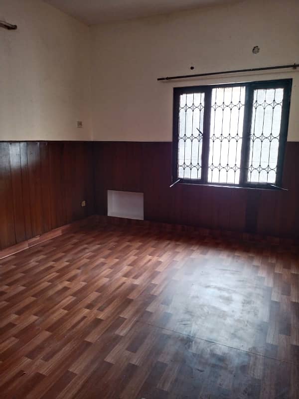 10 marla house is available for rent as a silent office in faisal town lahore 3