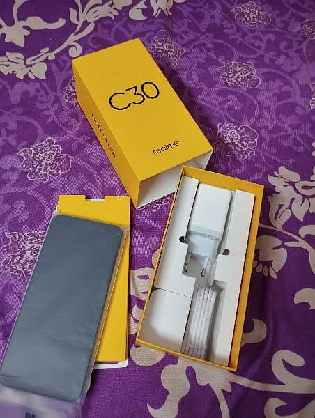 Realme C30 32/3 GB in blue color with box n accessories 1