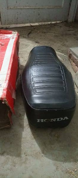 Genuine Honda 125 seat 0