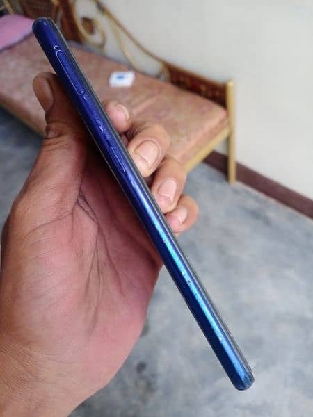 I am selling my Vivo S1 4+1gb/ram/128gb Rom mobile nd original charger 4