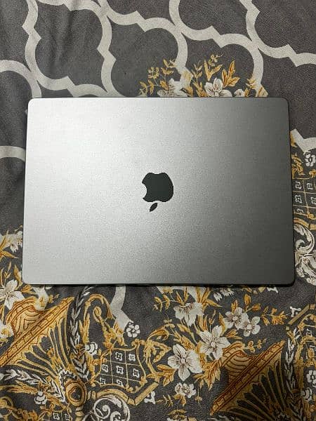 Macbook Pro M1 Pro 2021 10 Core  1TB / 16GB CTO Space Black 0