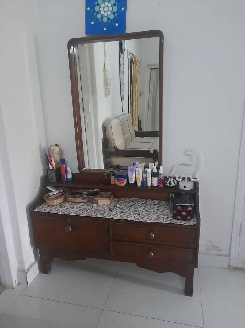 Dressing table with 2 drawers and one cabinet 0