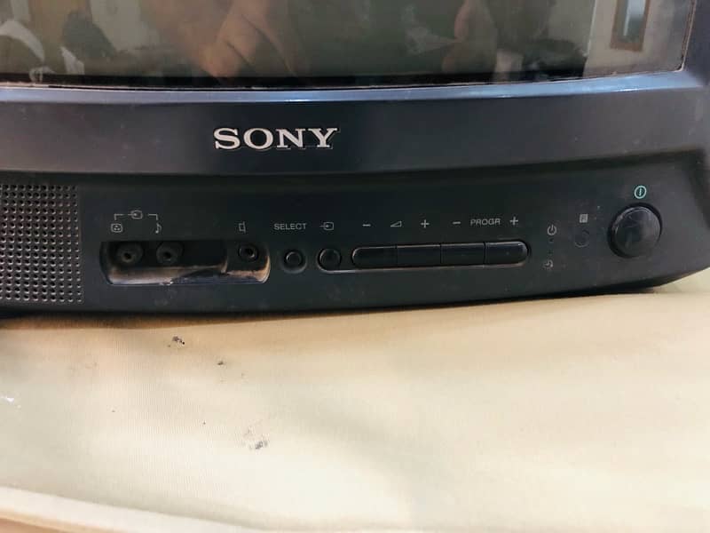 Sony Tv 14 inch classic antique model 2