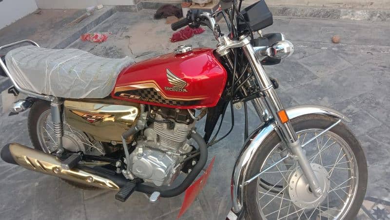 Honda 125 special edition red and golden 0