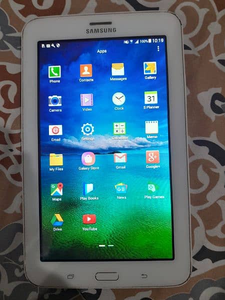 samsung tab 3 lite in good condition with charger 1