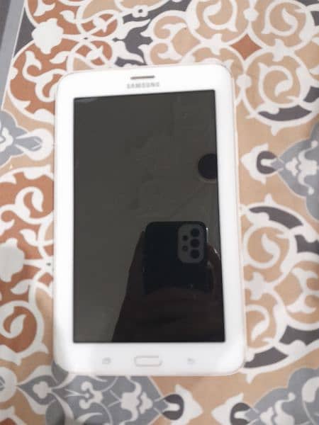 samsung tab 3 lite in good condition with charger 2
