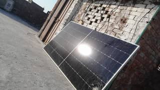 550 watt solar panel for sale (glass broken)