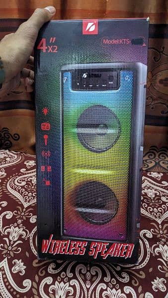 Rechargeable Bluetooth Speaker with multi lighting 4