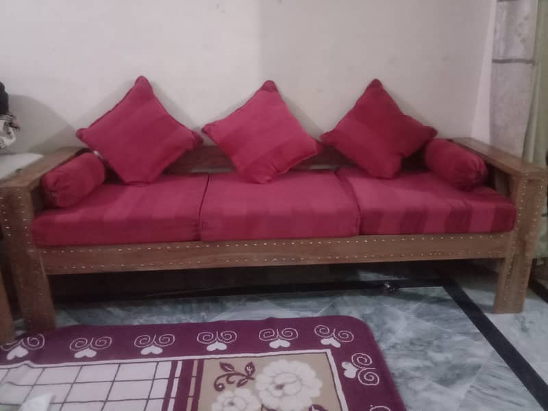 wooden sofa  argant for sale very out class condition very modran sofa 5