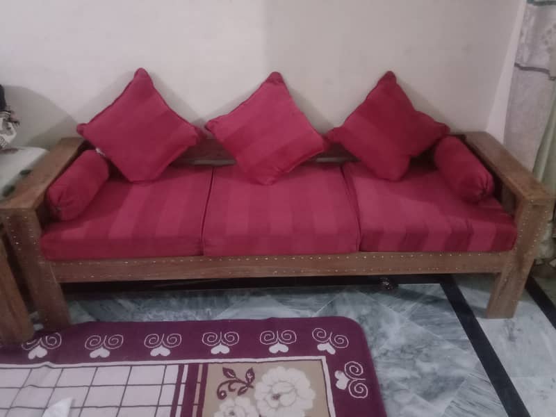 wooden sofa  argant for sale very out class condition very modran sofa 6