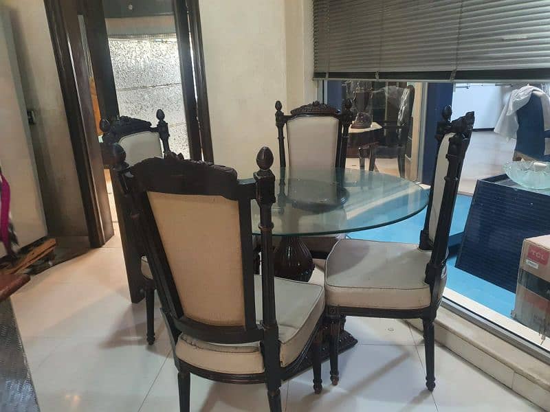 round table with 4 chairs 1