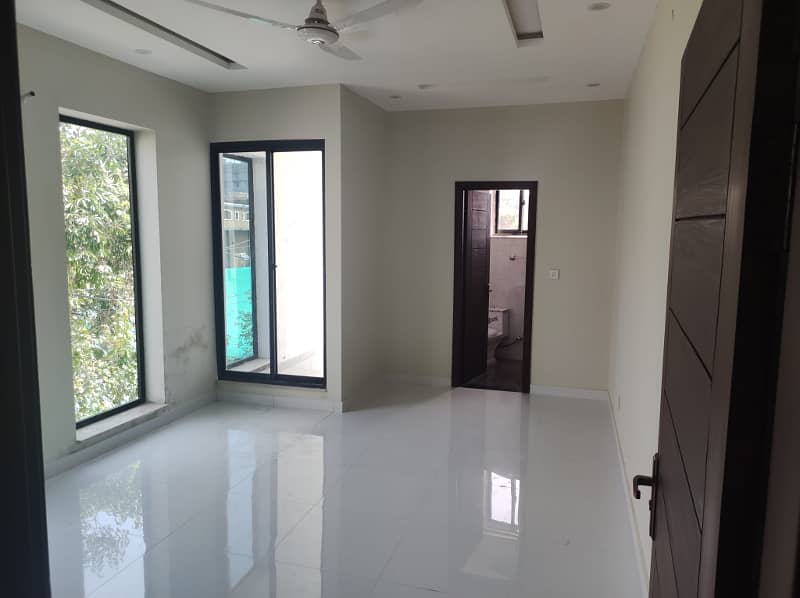 Possession on 25%T wo Bed Luxury Flat In Dawood Plaza 3