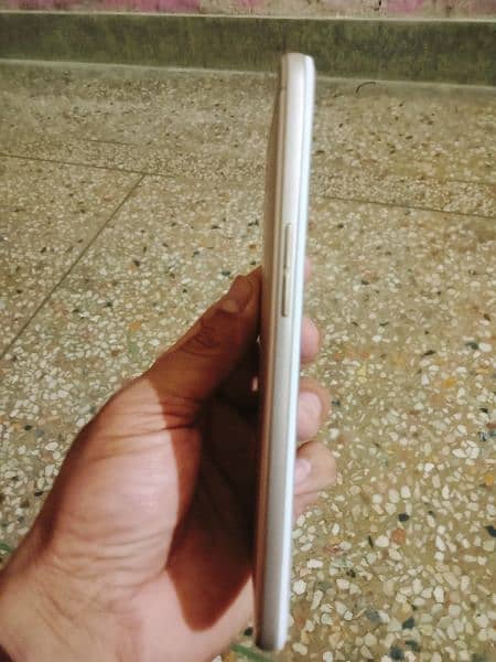 oppo F1S.  4/64 for sale resanable rates 3