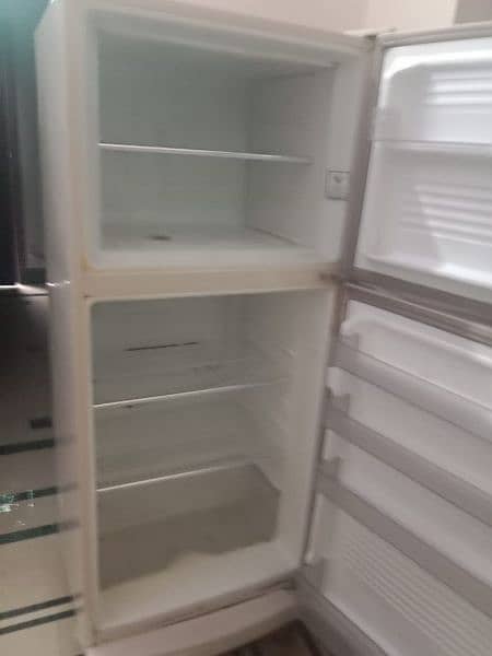 dawlance medium size fridge for sale 0