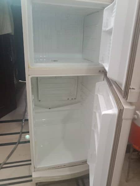 dawlance medium size fridge for sale 2