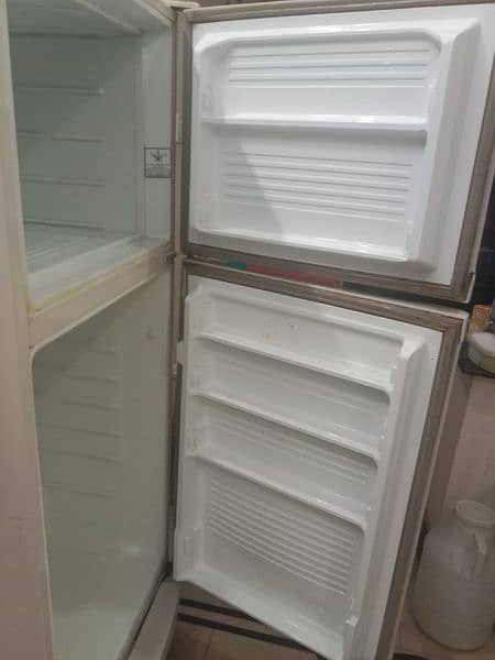 dawlance medium size fridge for sale 3