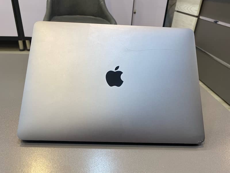MacBook Pro 13” Touchbar 2019 i5QC 16/512 1