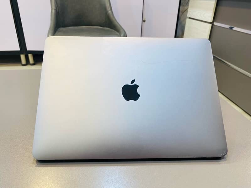 MacBook Pro 13” Touchbar 2019 i5QC 16/512 8