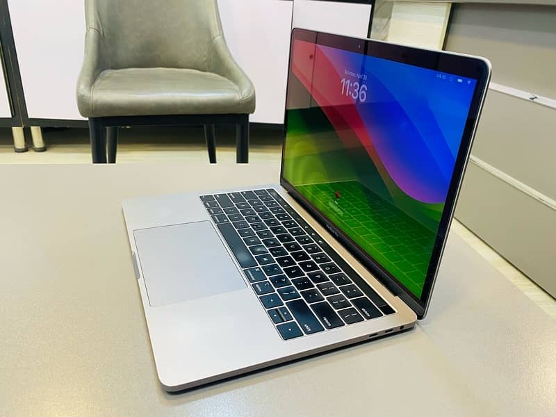 MacBook Pro 13” Touchbar 2019 i5QC 16/512 9