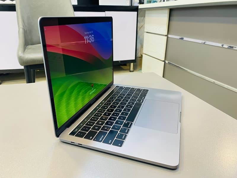 MacBook Pro 13” Touchbar 2019 i5QC 16/512 10