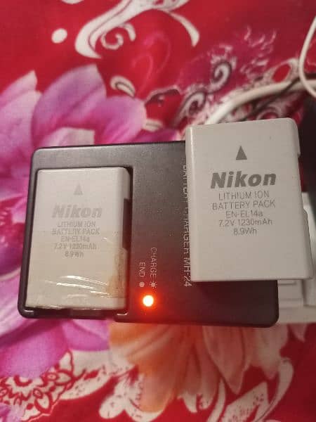 Nikon D3300 in Nice condition 7