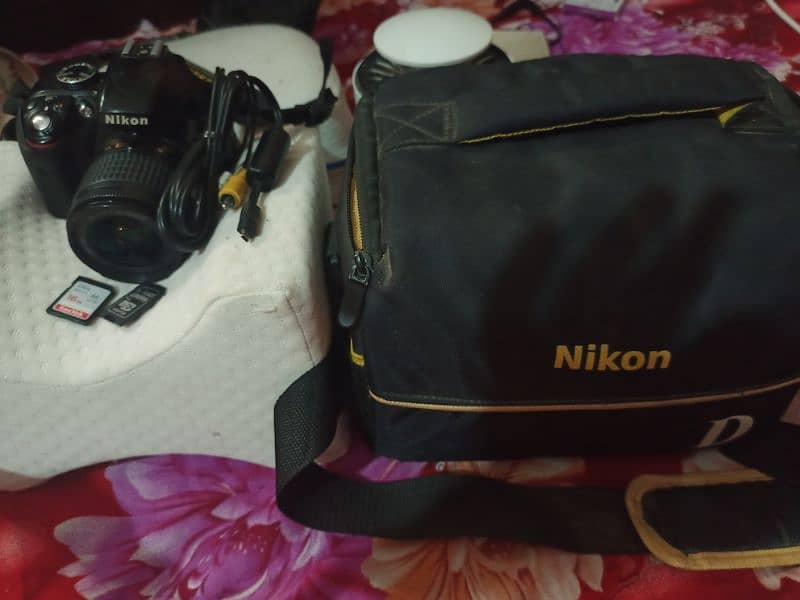 Nikon D3300 in Nice condition 9