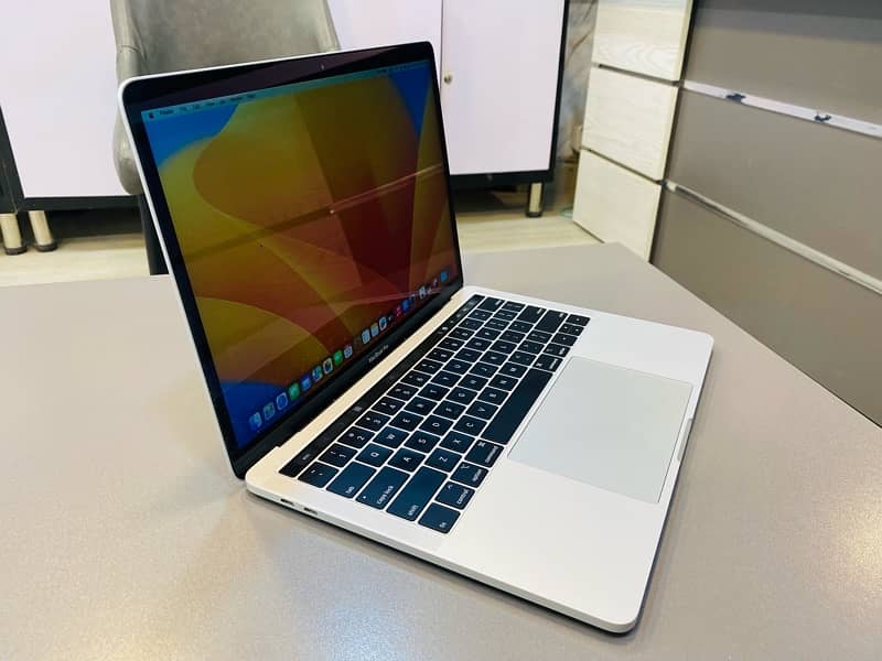 MacBook Pro 13” Touchbar 2018 i7-QC 16/512 2