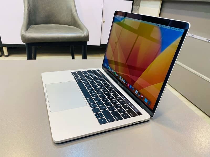 MacBook Pro 13” Touchbar 2018 i7-QC 16/512 3