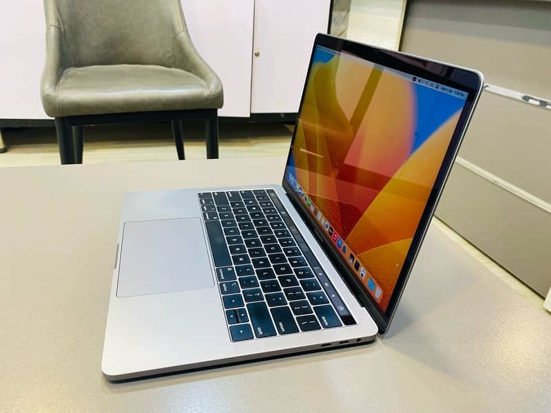 2 units MacBook Pro 13” Touchbar 2018 i7-QC 16/1TB 2