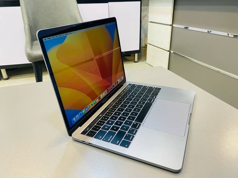2 units MacBook Pro 13” Touchbar 2018 i7-QC 16/1TB 3