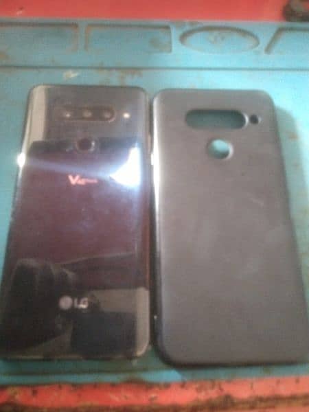 LG v40 10 b 10 cover and charjar 0