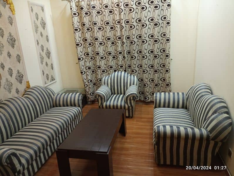 sofa set 3 2 1 seater. . . good in condition 4